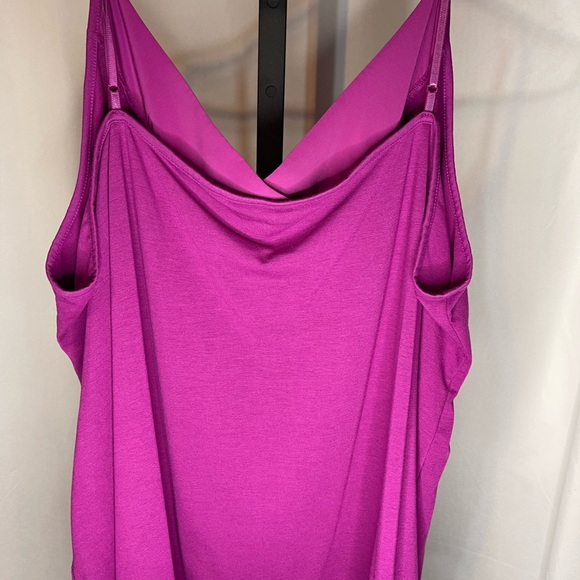 V-neck cami with delicate neckline detail - Picture 2 of 7